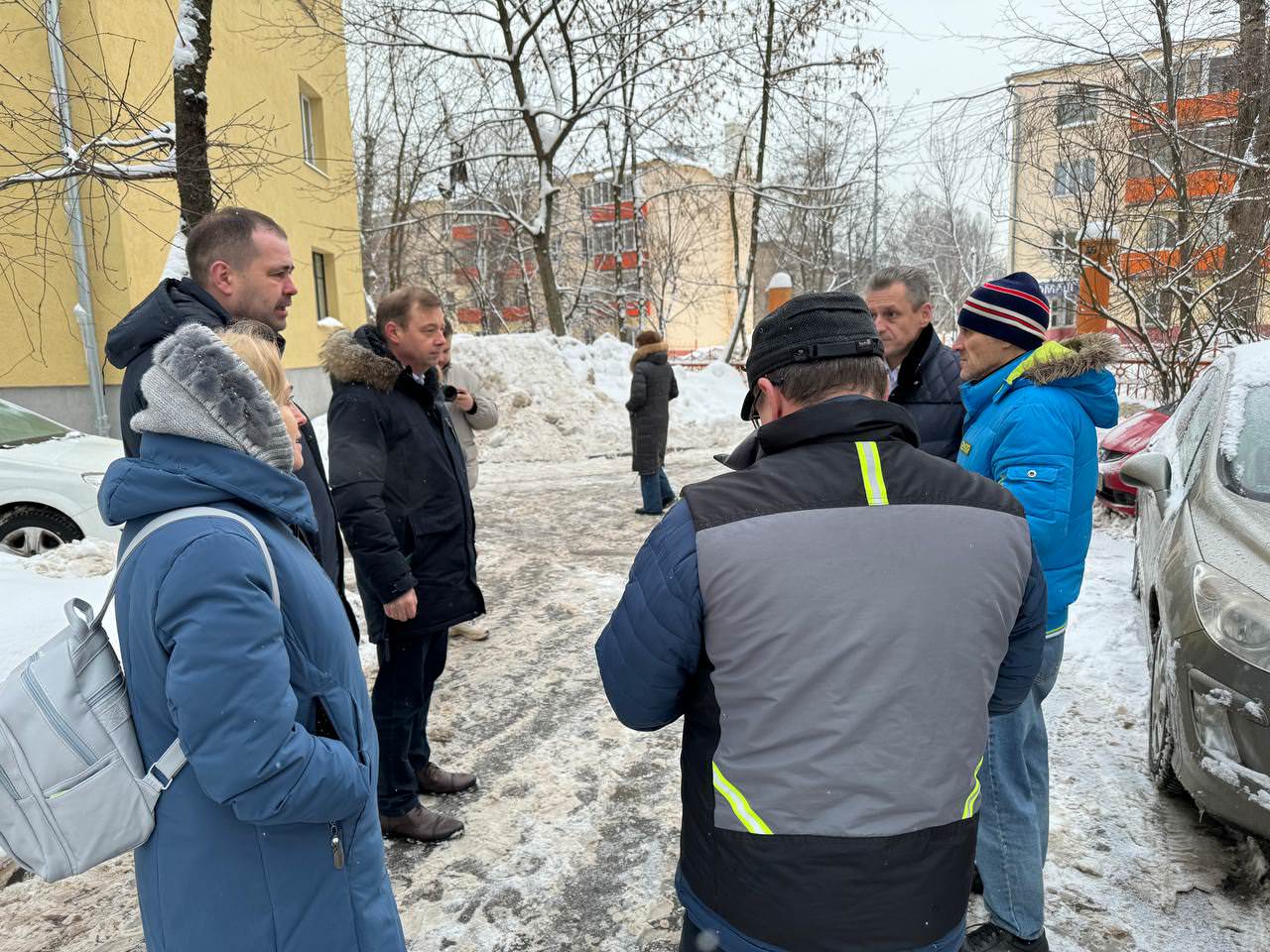 Комиссионная проверка работ по ремонту подвального помещения дома 11/2 на  улице Ленина